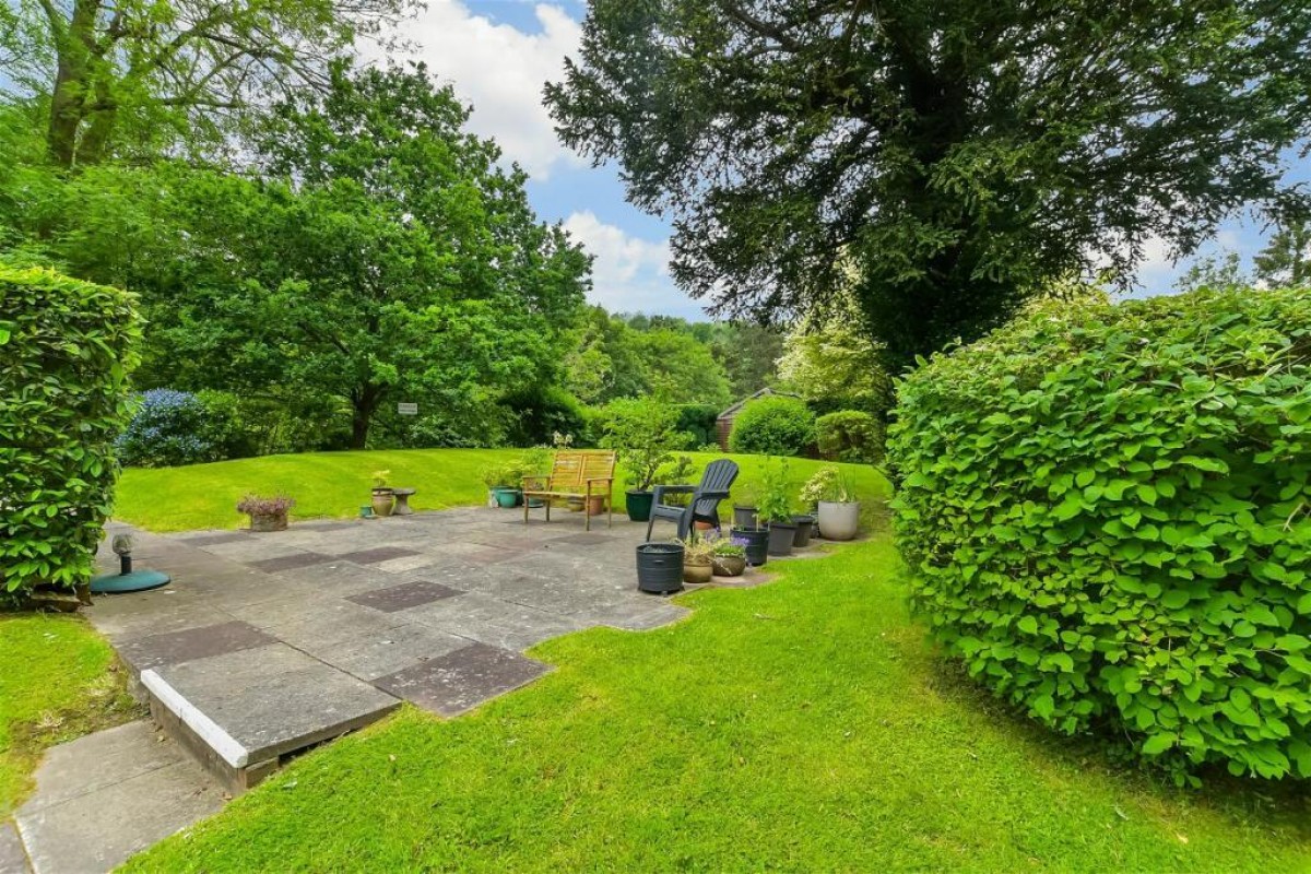 Image for 44 Knowle Lodge, Croydon Road, Caterham, CR3 6PE