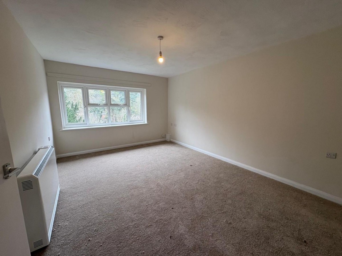 Image for 44 Knowle Lodge, Croydon Road, Caterham, CR3 6PE