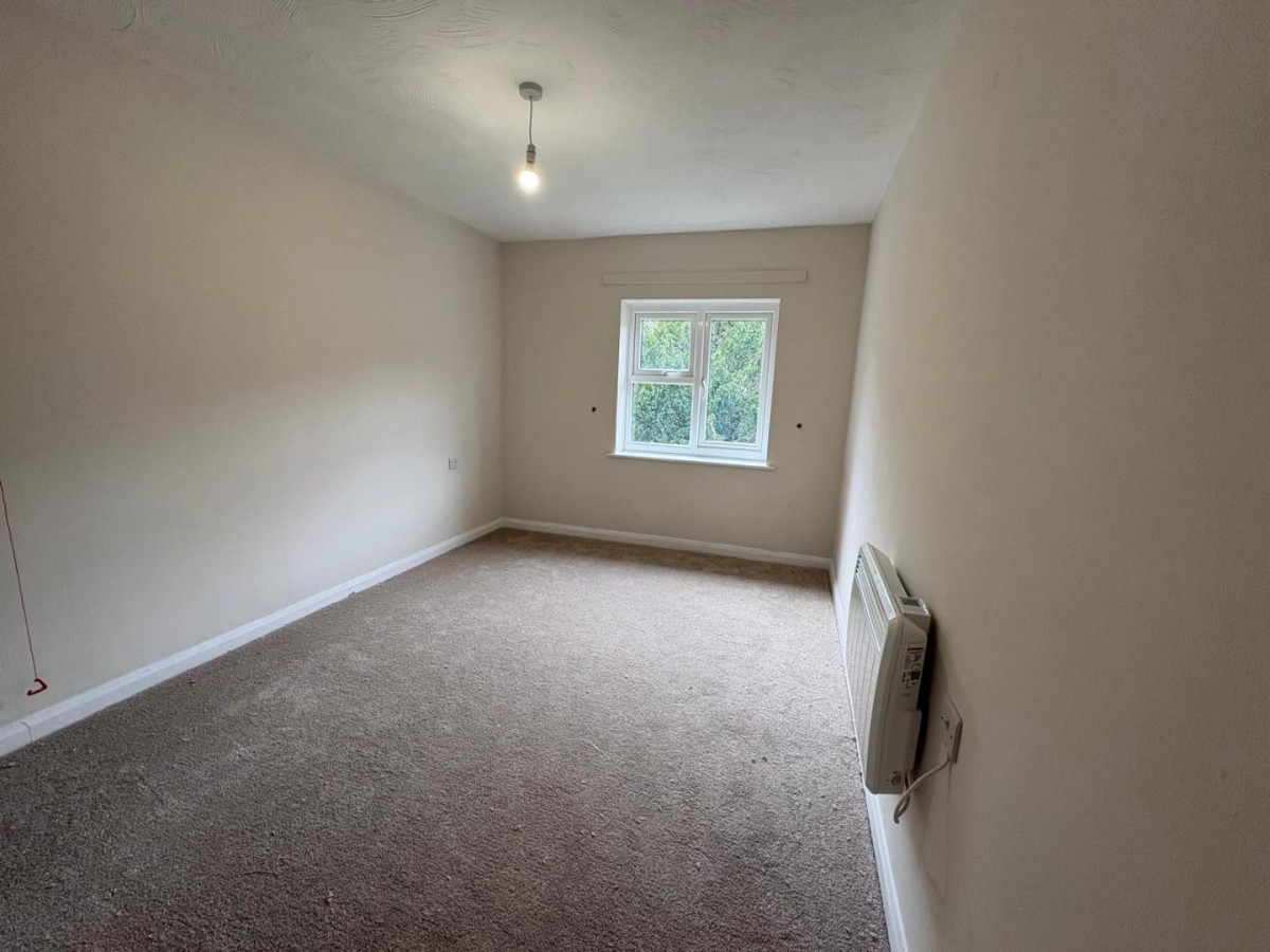 Image for 44 Knowle Lodge, Croydon Road, Caterham, CR3 6PE
