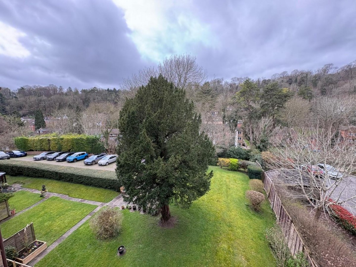Image for 44 Knowle Lodge, Croydon Road, Caterham, CR3 6PE