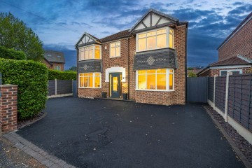 Ravenoak Road, Cheadle Hulme, SK8