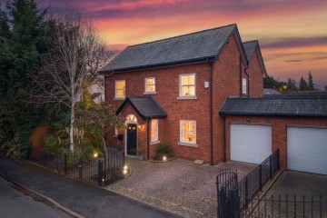 Kitts Moss Lane, Bramhall, SK7