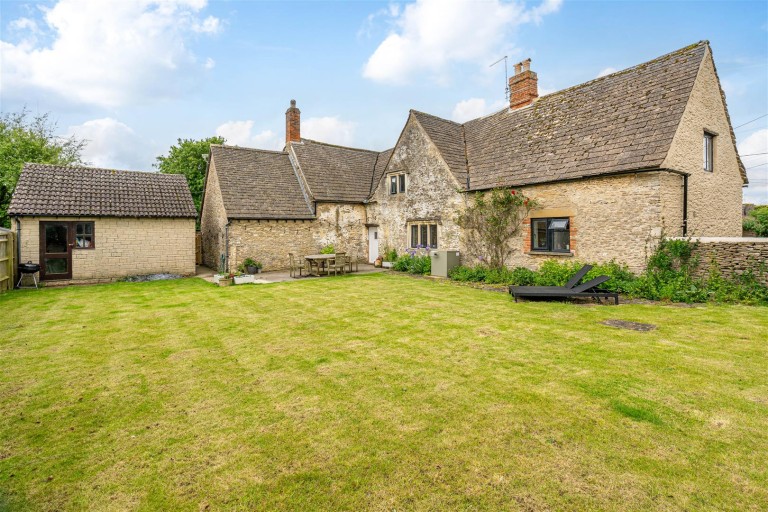 Hullavington, Chippenham