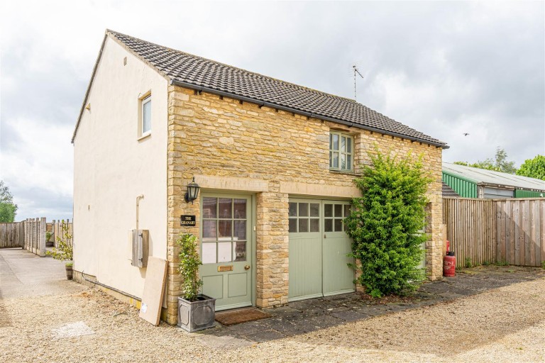 Knockdown, Tetbury