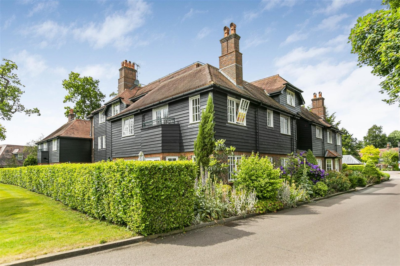 Wall Hall Drive, Aldenham