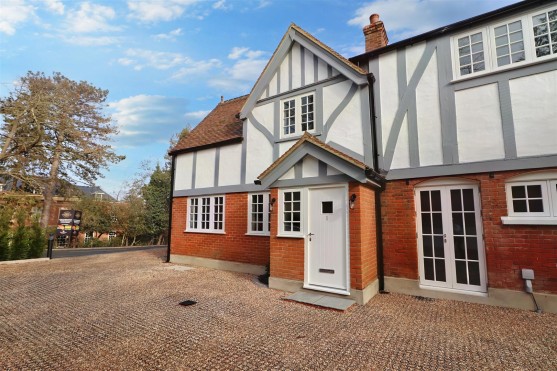Barnet Lane, Elstree, Borehamwood