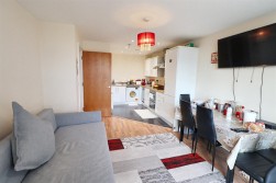 Maxwell Road, Borehamwood
