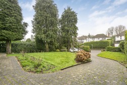 Aldenham Avenue, Radlett