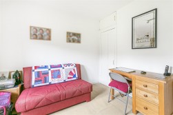 Aldenham Avenue, Radlett