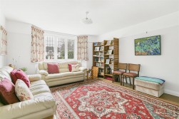Aldenham Avenue, Radlett