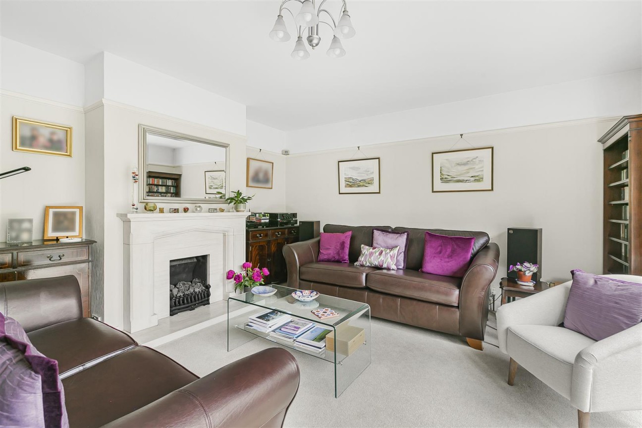 Aldenham Avenue, Radlett