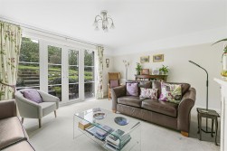 Aldenham Avenue, Radlett