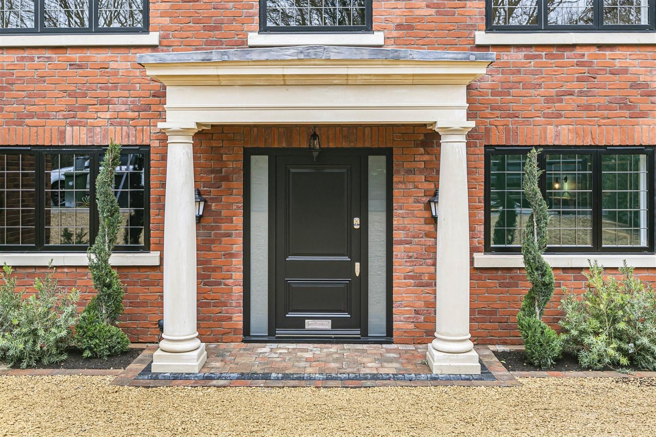 Carrington Avenue, Borehamwood