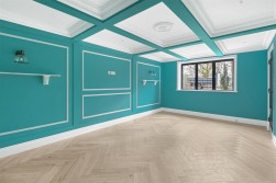 Carrington Avenue, Borehamwood