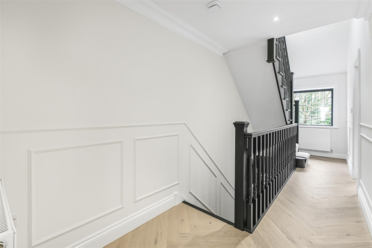 Carrington Avenue, Borehamwood
