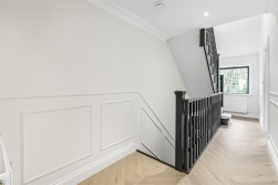 Carrington Avenue, Borehamwood