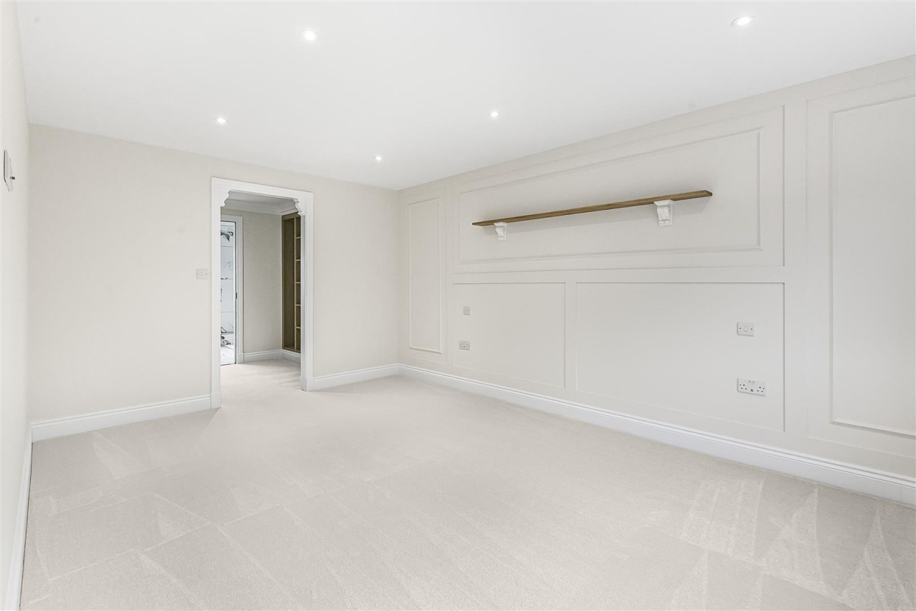 Carrington Avenue, Borehamwood