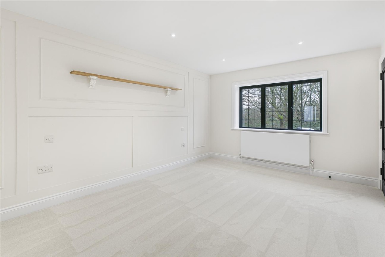 Carrington Avenue, Borehamwood