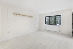 Carrington Avenue, Borehamwood