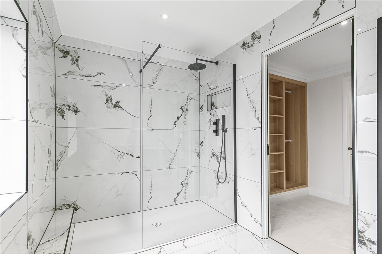 Carrington Avenue, Borehamwood