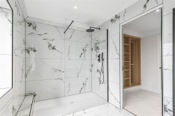 Carrington Avenue, Borehamwood