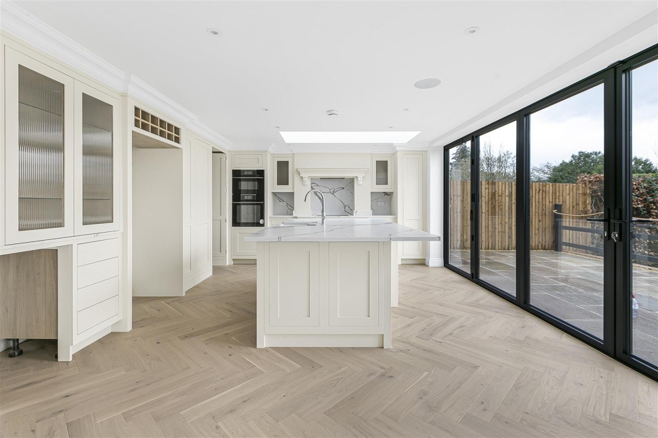Carrington Avenue, Borehamwood