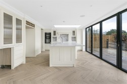 Carrington Avenue, Borehamwood