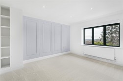 Carrington Avenue, Borehamwood