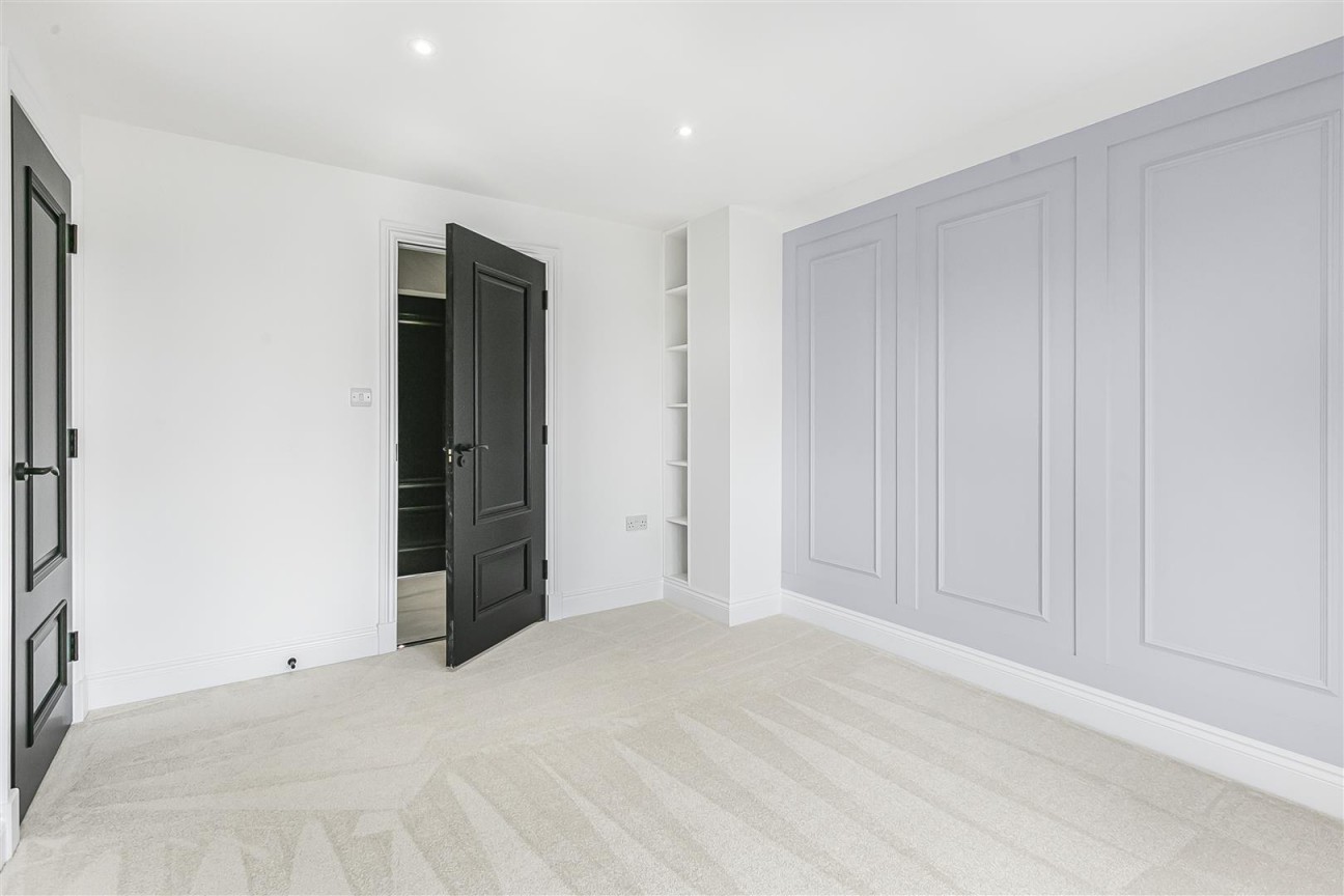 Carrington Avenue, Borehamwood