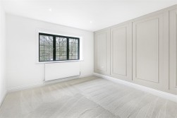 Carrington Avenue, Borehamwood