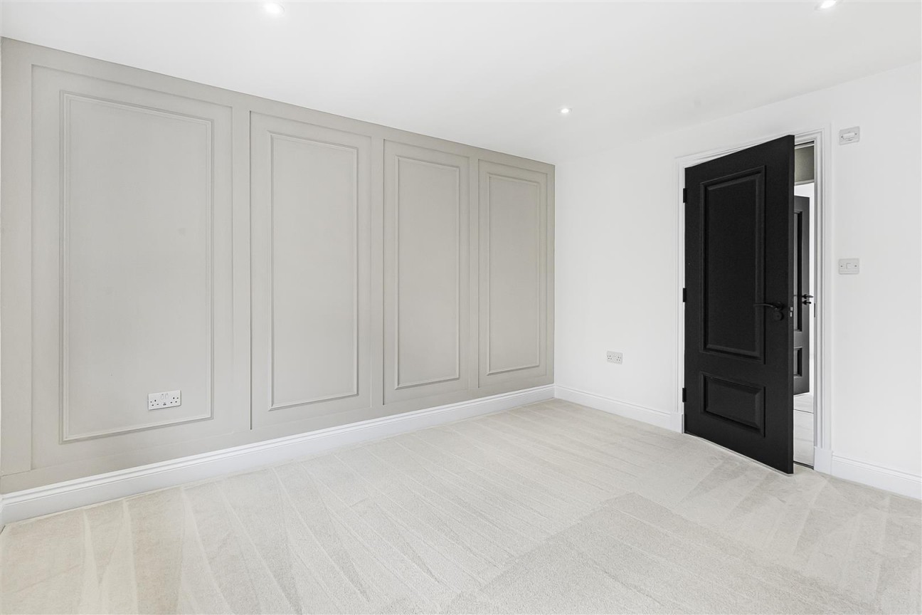 Carrington Avenue, Borehamwood
