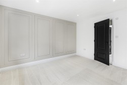 Carrington Avenue, Borehamwood