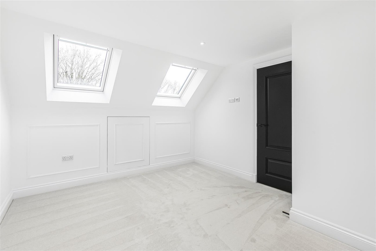 Carrington Avenue, Borehamwood
