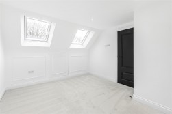 Carrington Avenue, Borehamwood