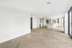 Carrington Avenue, Borehamwood