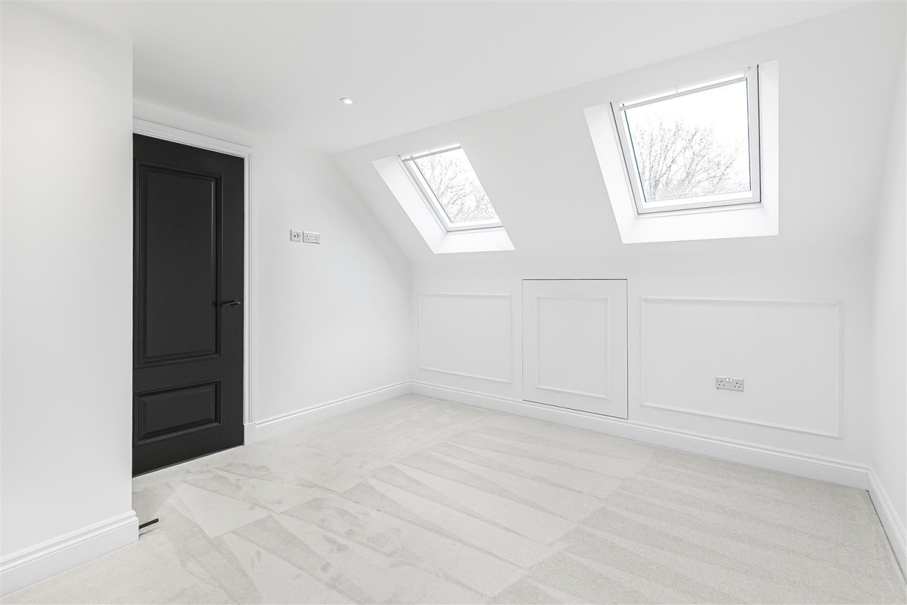 Carrington Avenue, Borehamwood