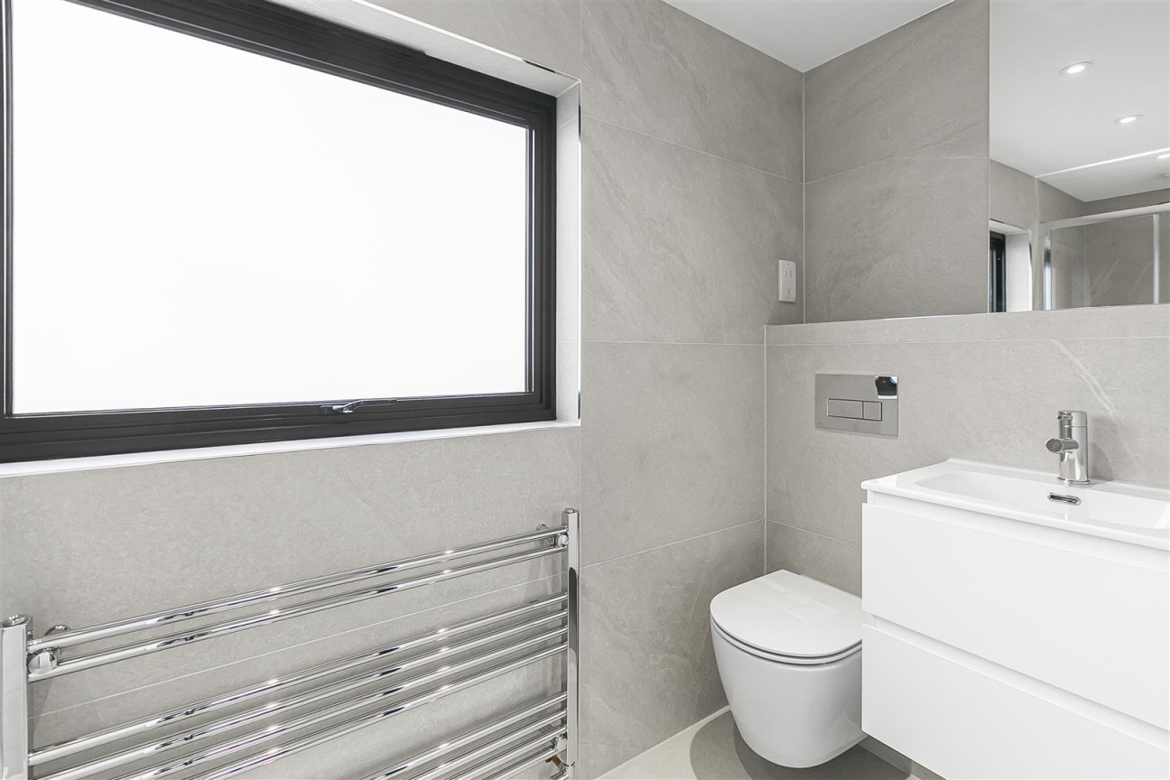 Carrington Avenue, Borehamwood