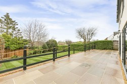 Carrington Avenue, Borehamwood
