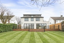 Carrington Avenue, Borehamwood