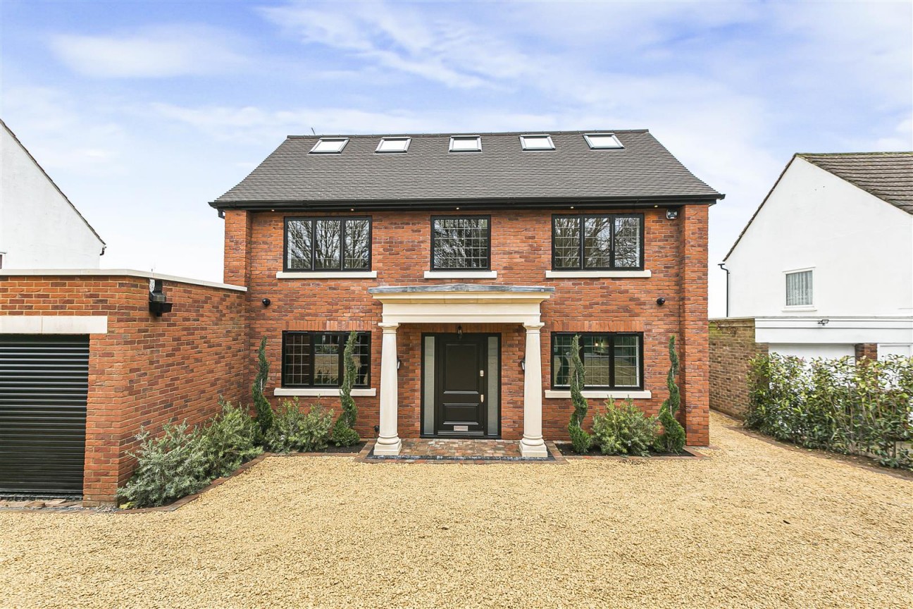 Carrington Avenue, Borehamwood