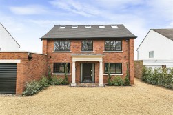 Carrington Avenue, Borehamwood