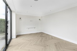 Carrington Avenue, Borehamwood