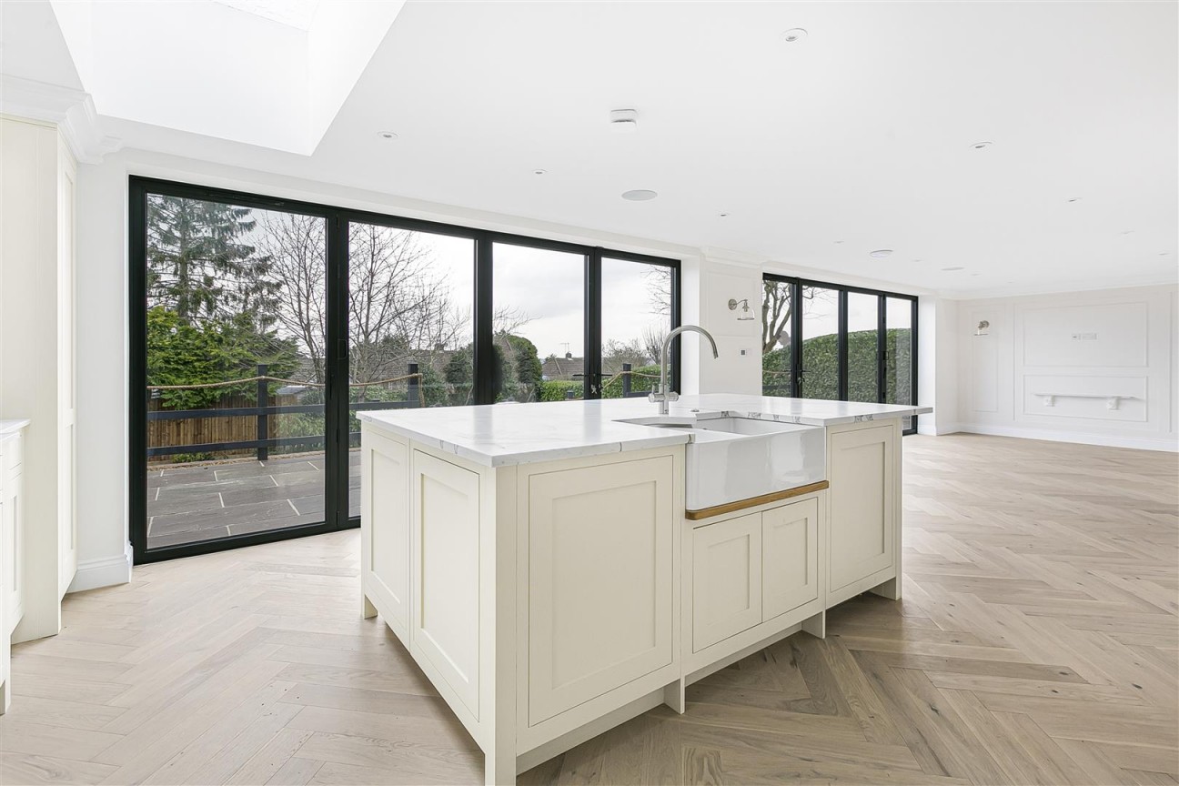 Carrington Avenue, Borehamwood