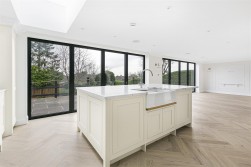 Carrington Avenue, Borehamwood