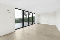 Carrington Avenue, Borehamwood
