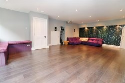 Barnet Lane, Elstree, Borehamwood