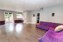 Barnet Lane, Elstree, Borehamwood