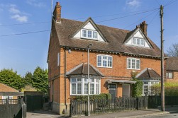 Christchurch Crescent, Radlett