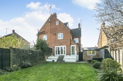 Christchurch Crescent, Radlett