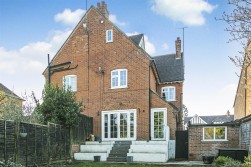 Christchurch Crescent, Radlett